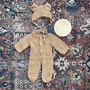 Newborn knit bear outfit